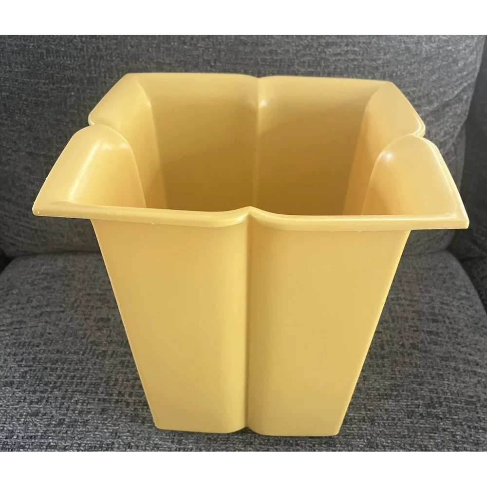 Vintage Rubbermaid 10